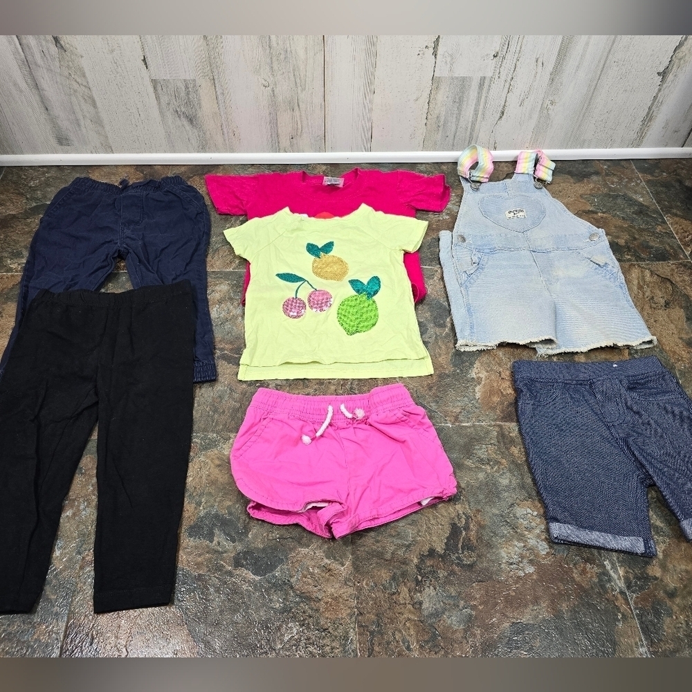 Toddler girls size 2T clothing bundle of 7, shorts, overalls, leggings, tshirts